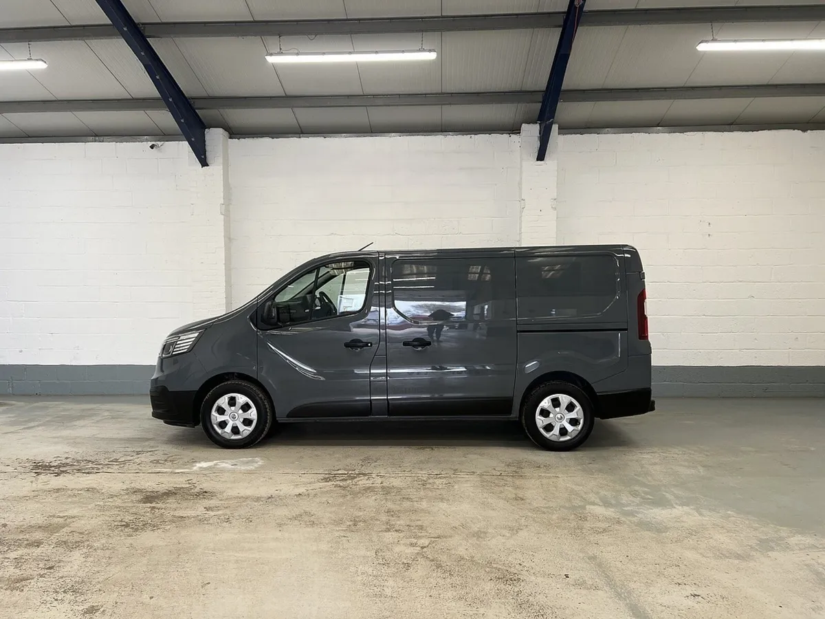 2022 Renault Trafic Panel Van - Image 1