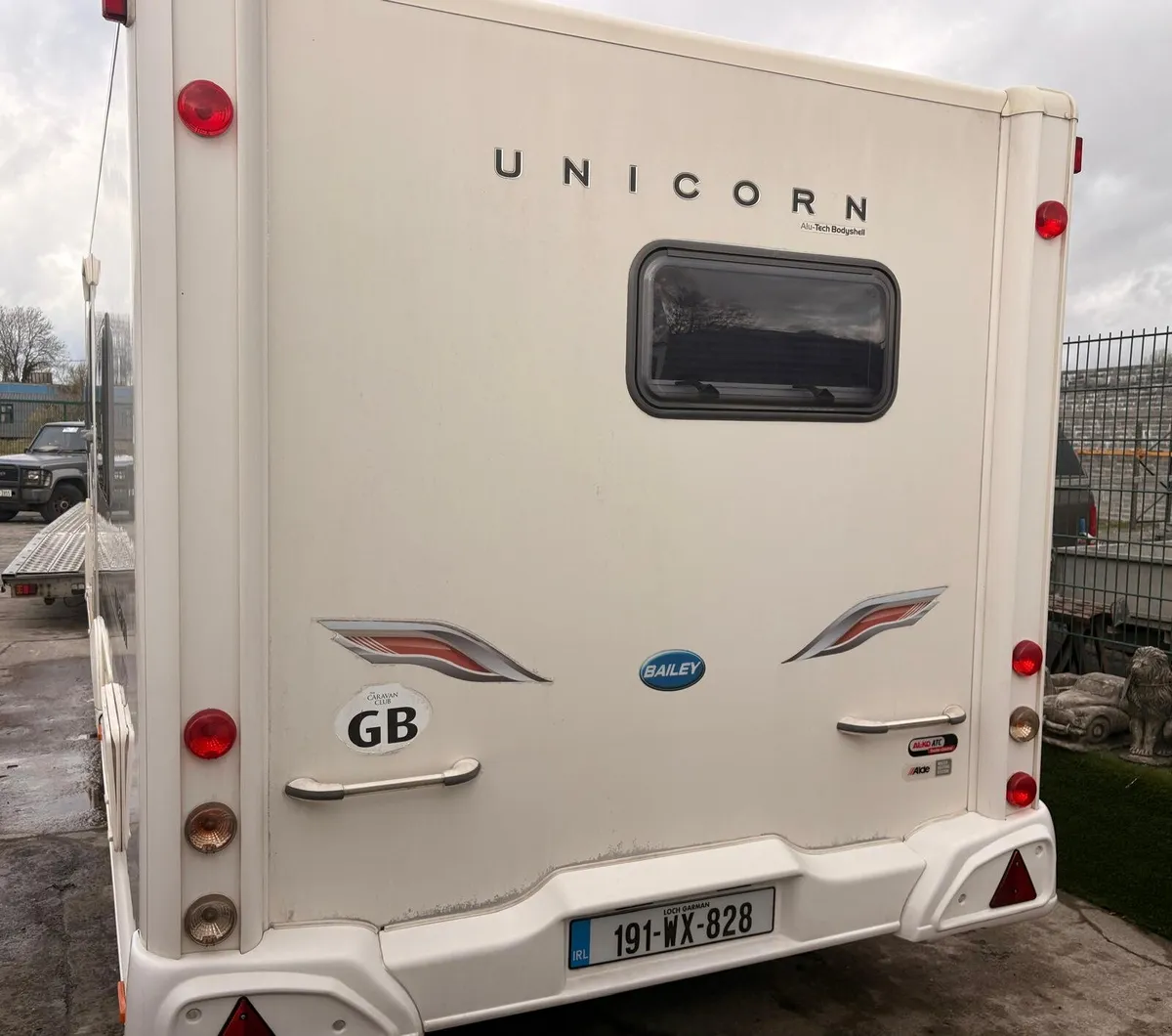 Bailey unicorn fixed bed caravan - Image 3