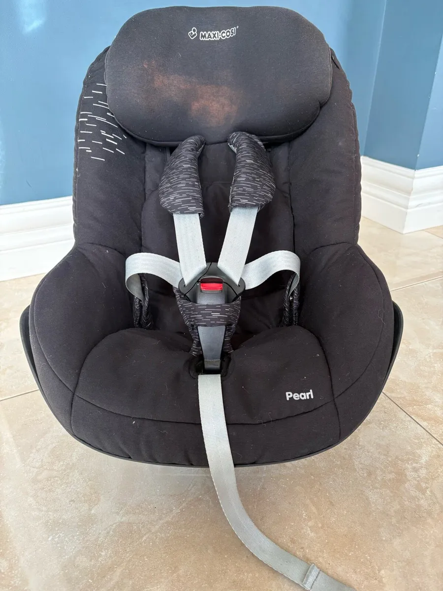 Maxi Cosi pebble & pearl car Seat with Isofix base - Image 4