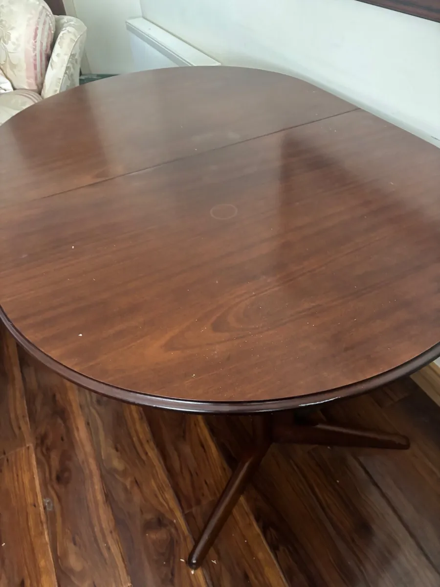 Antique Extendable Mahogony Dining Table