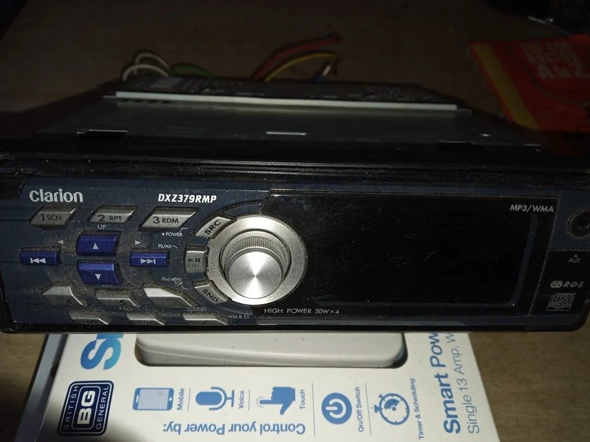 Clarion radio / cd - Image 1