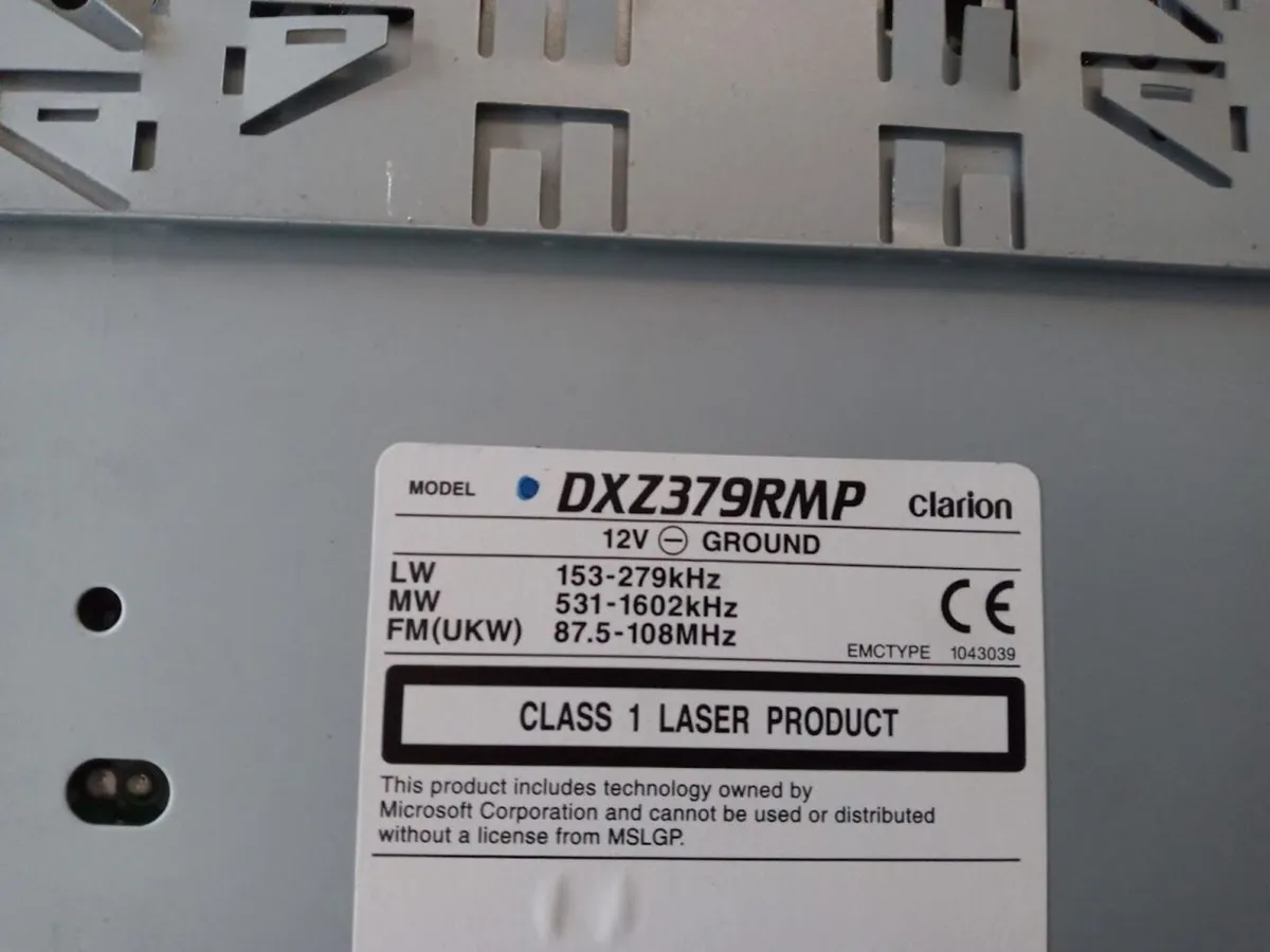 Clarion radio / cd - Image 2