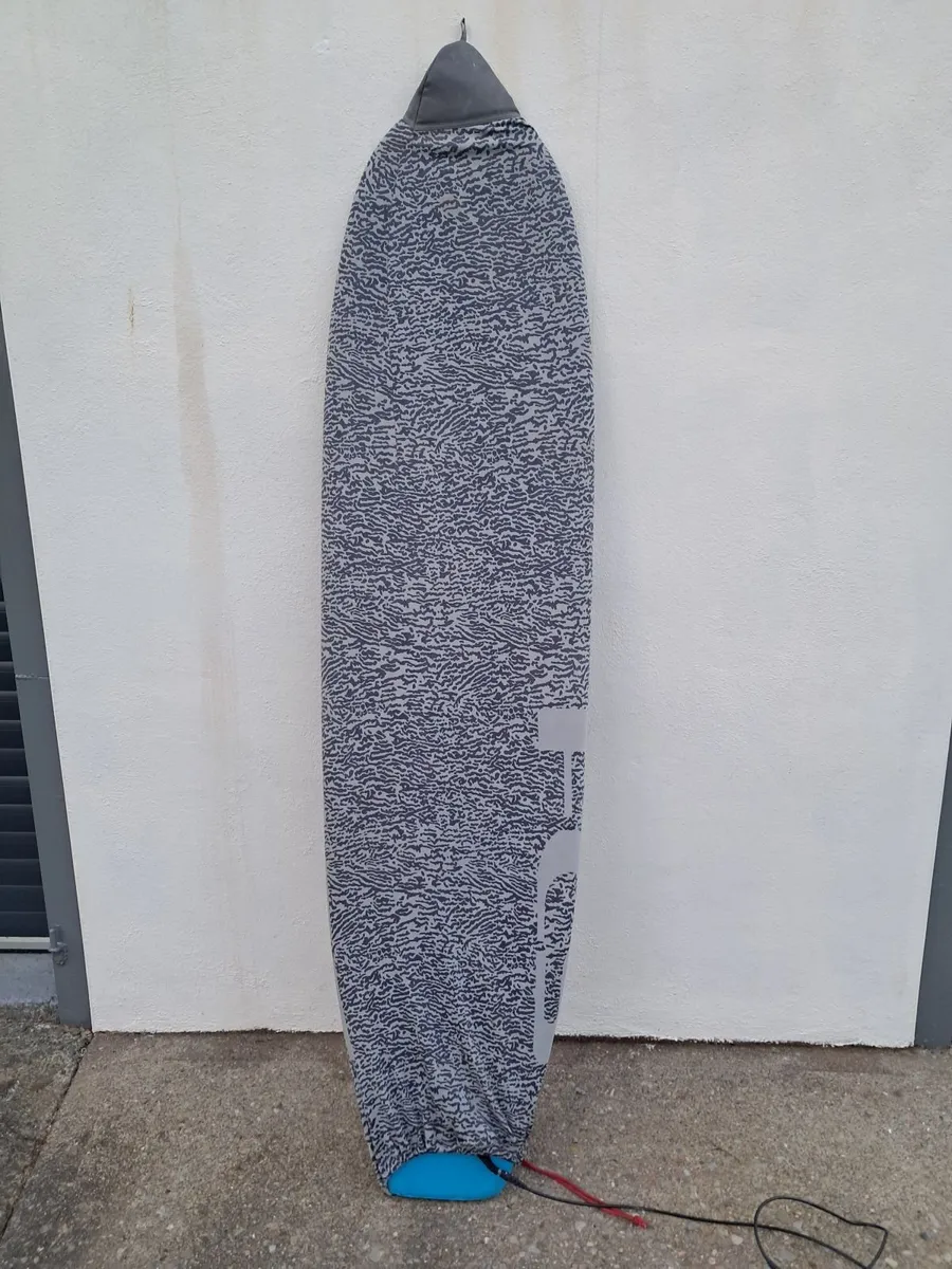 Surf board, leash and cover - Image 3
