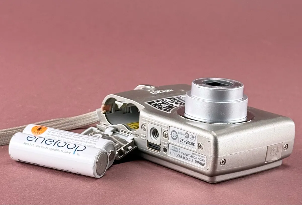 Nikon COOLPIX L11 6.0MP Digital Camera - Image 2