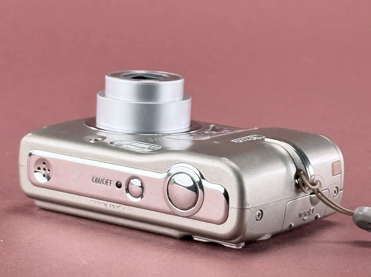 Nikon COOLPIX L11 6.0MP Digital Camera - Image 4