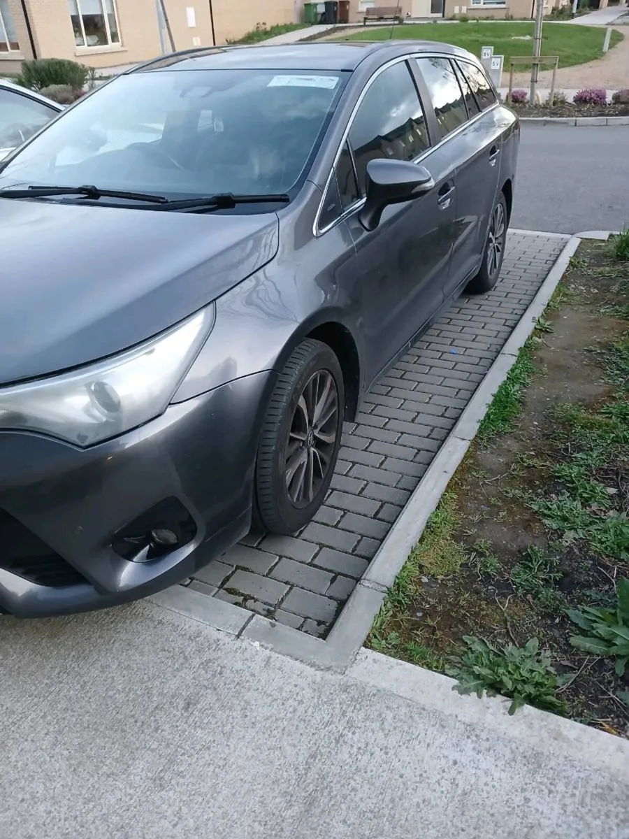 Toyota avensis - Image 3