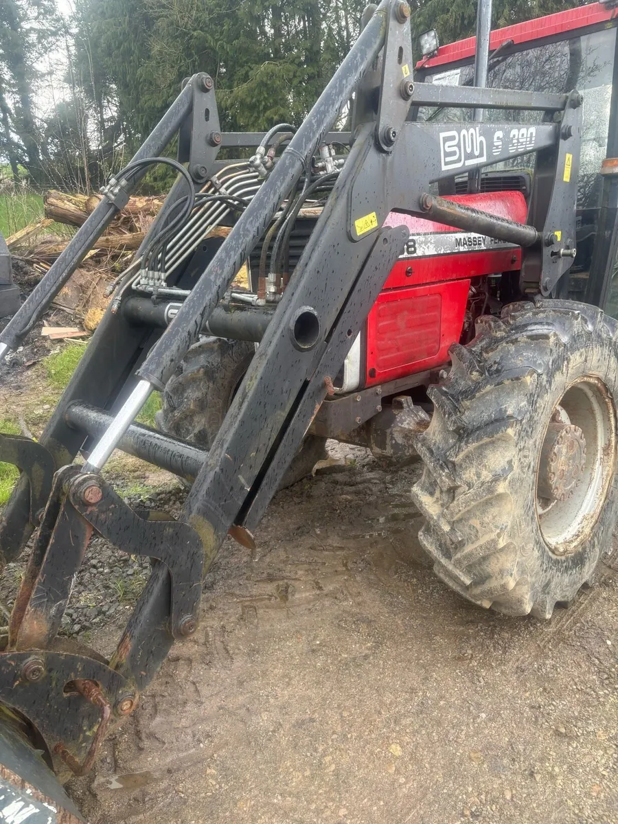 Massey 390 loader - Image 2