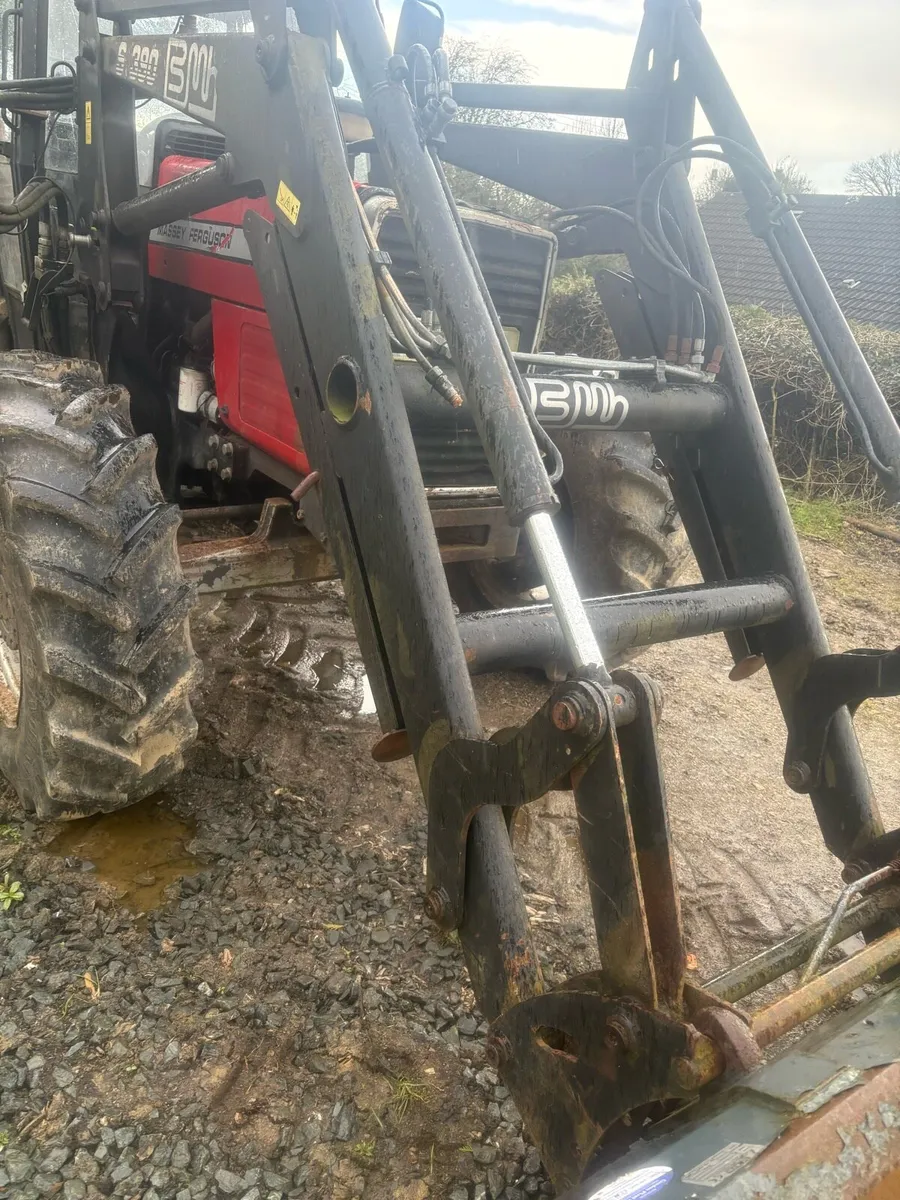 Massey 390 loader - Image 3