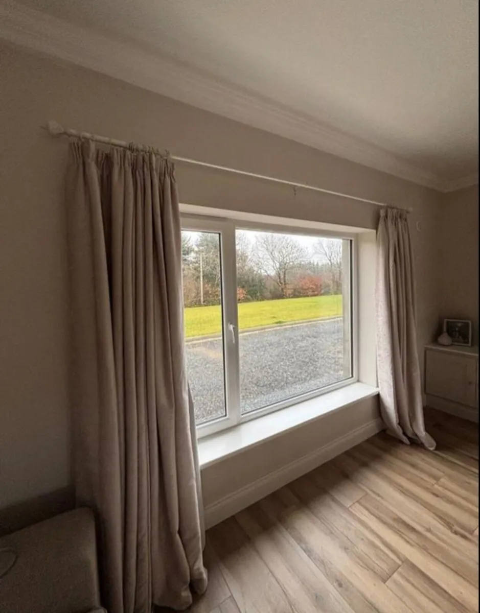 2.9 metre curtain pole - Image 1