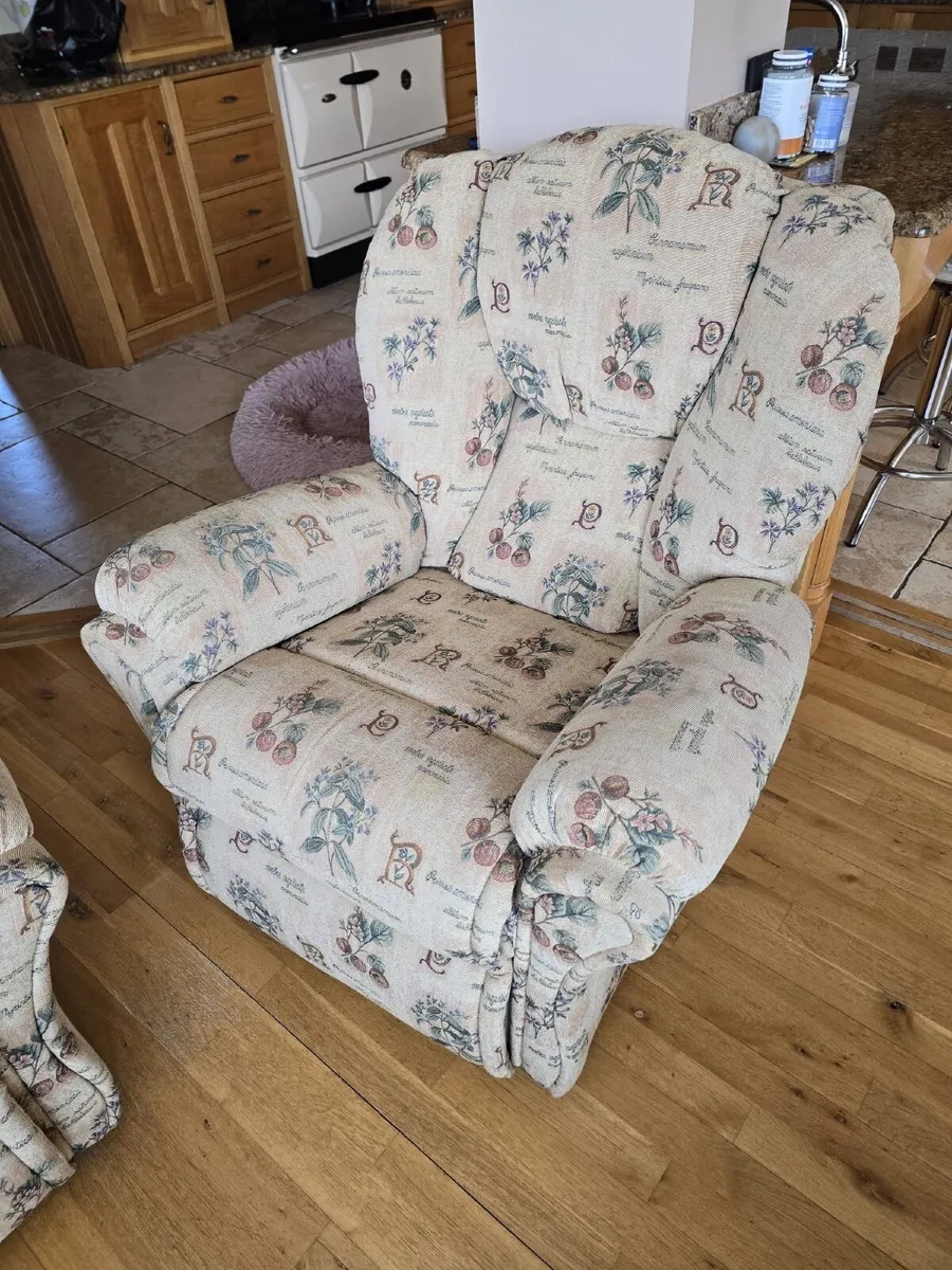 Matching Recliners - Image 1