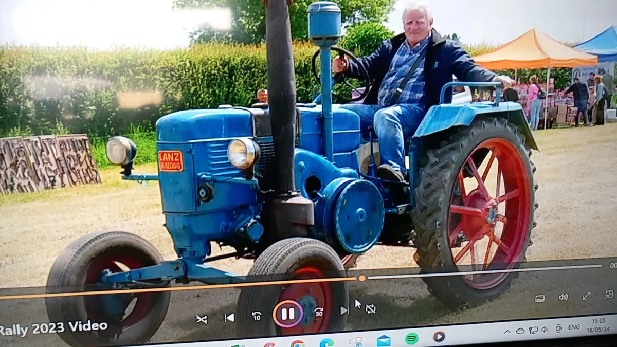 vintage tractor - Image 3