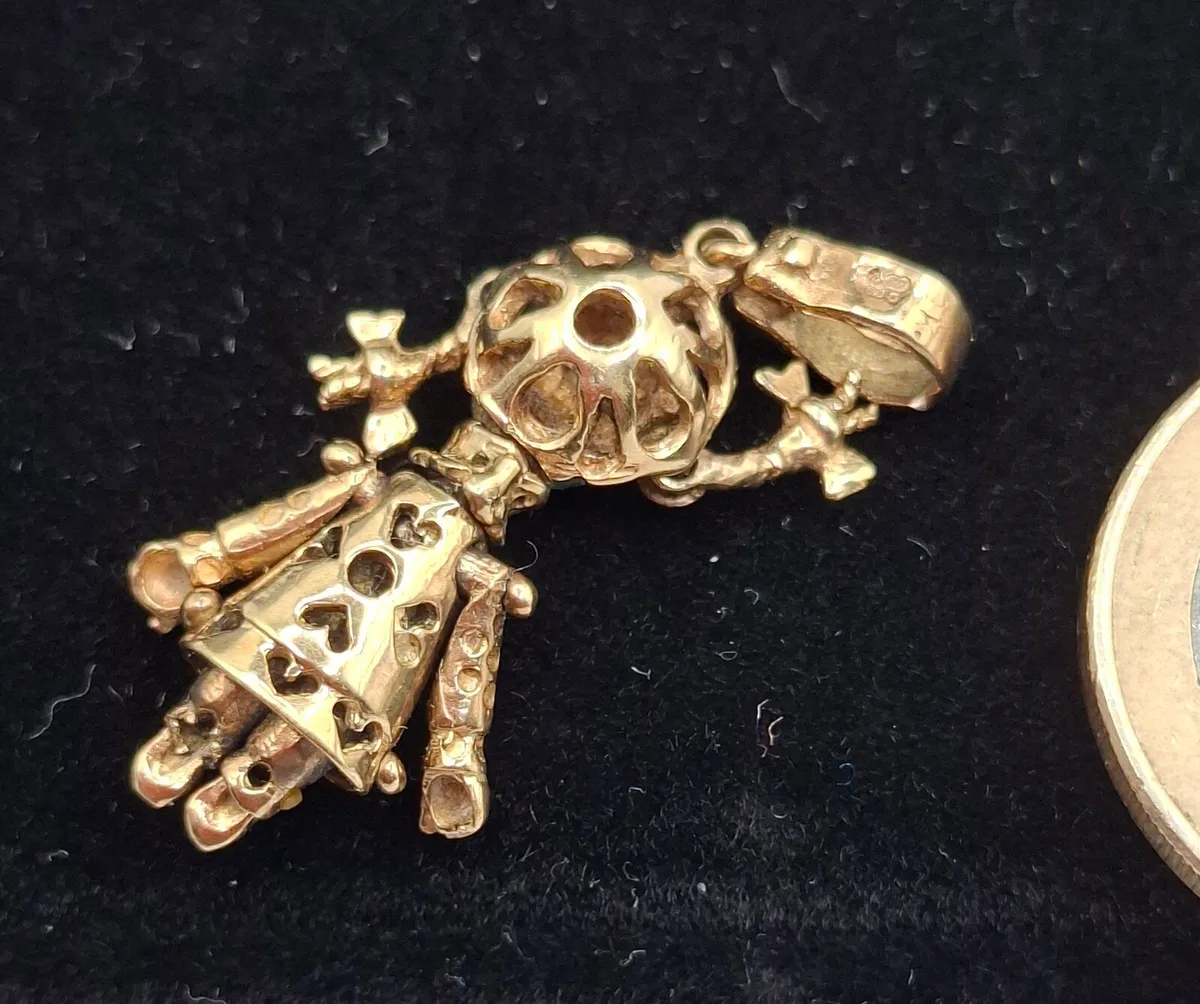 Vintage 9ct ragdoll pendant - Image 2