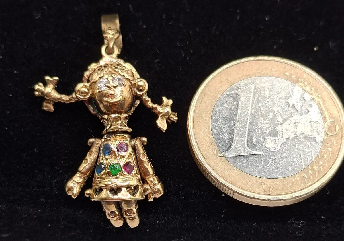 Vintage 9ct ragdoll pendant - Image 3