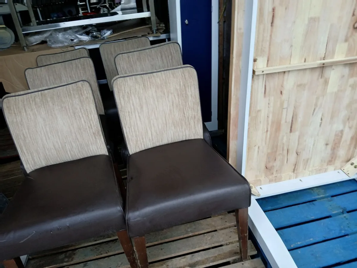 Chairs 💺 💺 💺 💺 💺 💺...lot of (6)..del.. - Image 1