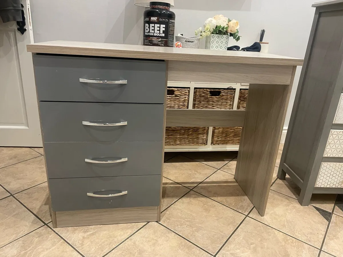 Study desk - Image 2