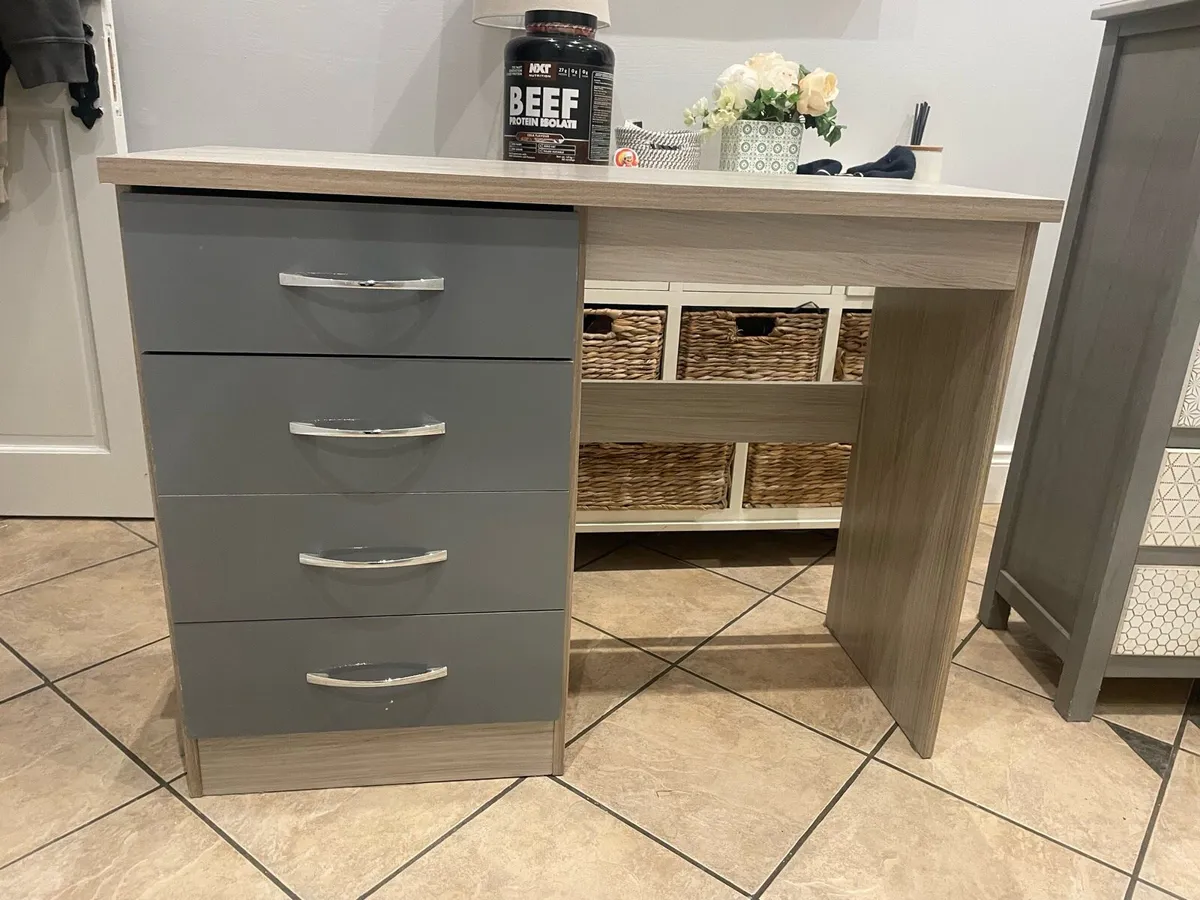 Study desk - Image 3