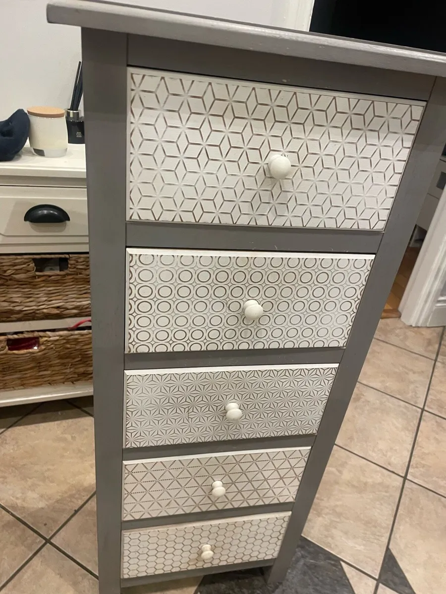 Chest of drawers - Image 1