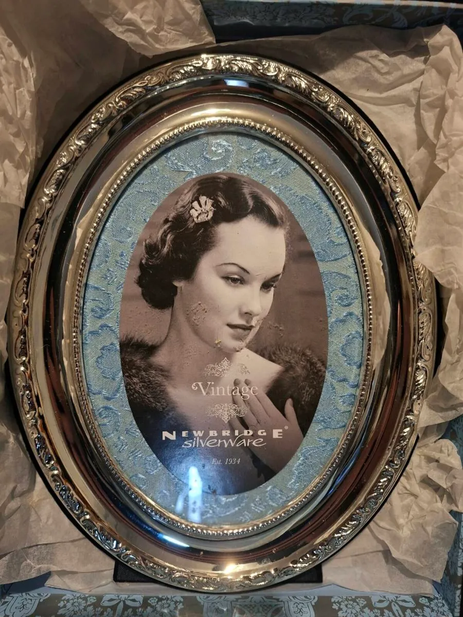 Lovely Vintage Newbridge Silverware photo frame - Image 1