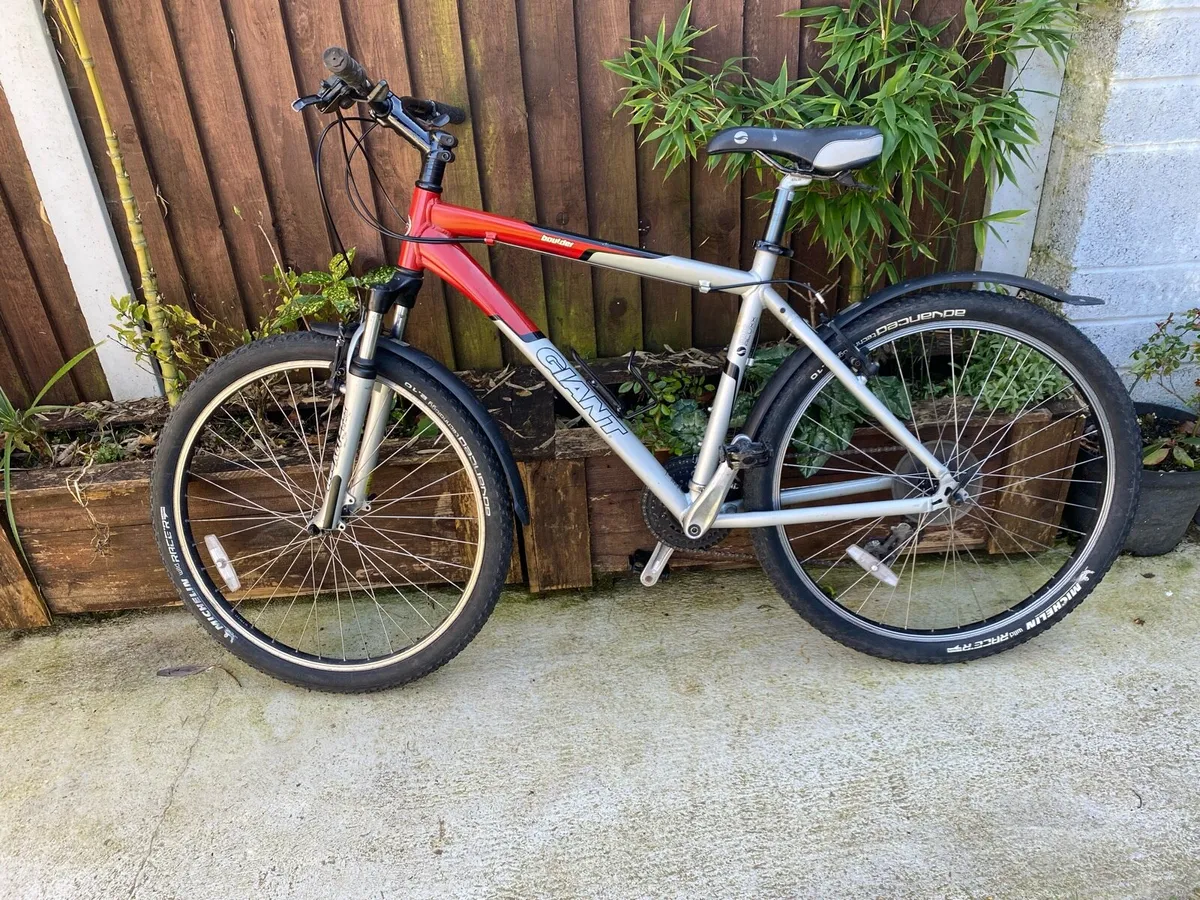 Giant boulder M 26x2.10 wheels 24 speed 19.5 - Image 1