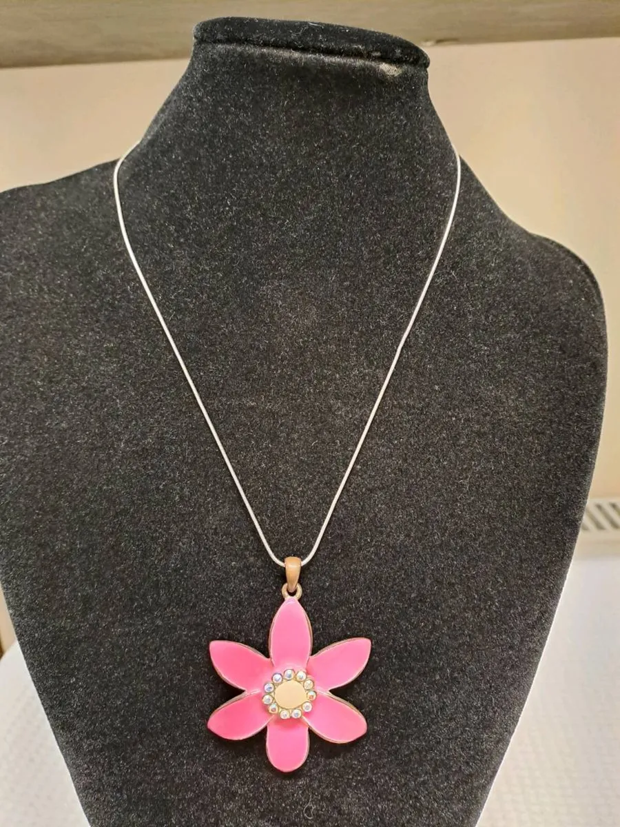 Pink Flower Pendant Necklace - Image 1