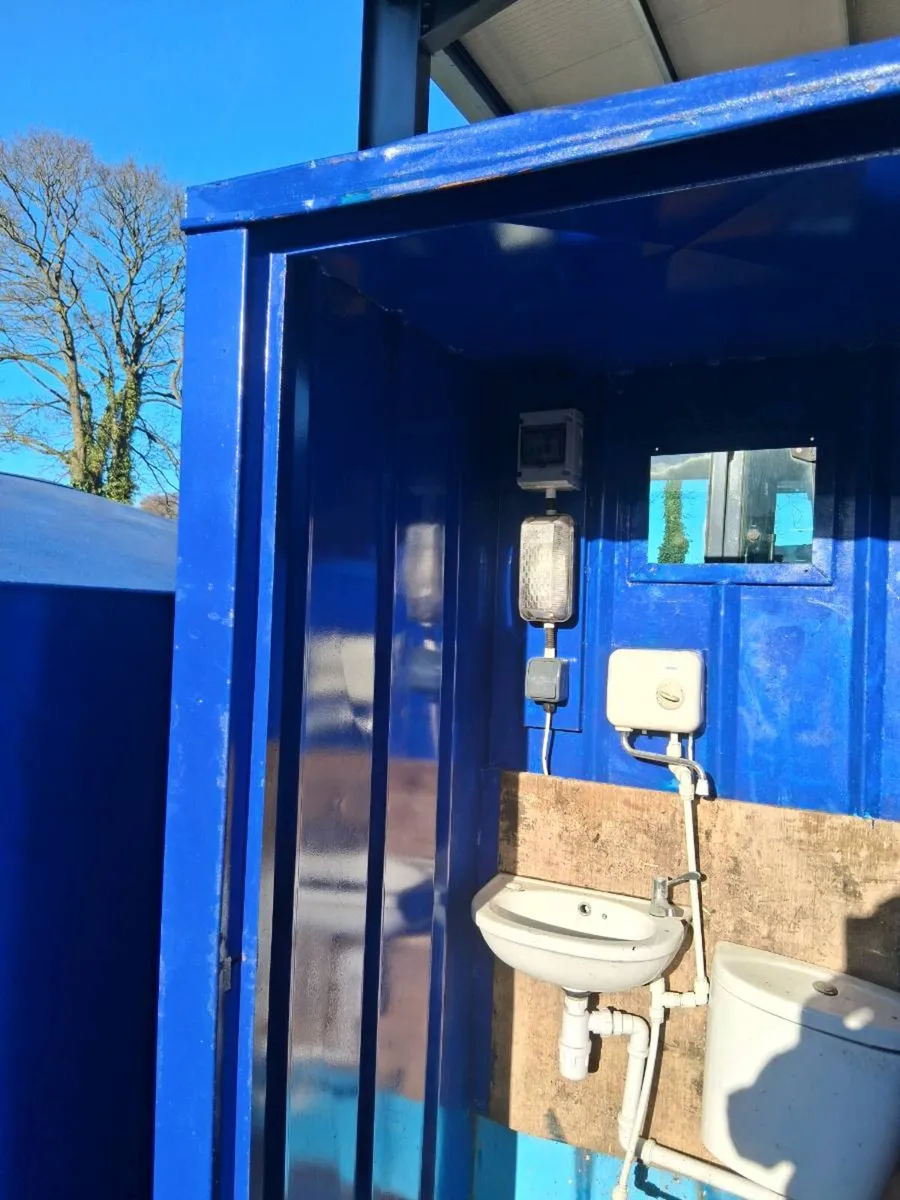 Portable toilet , scaffolding , scissor lift - Image 1