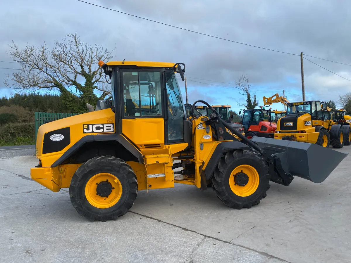 JCB 411 2019 (18132) - Image 1