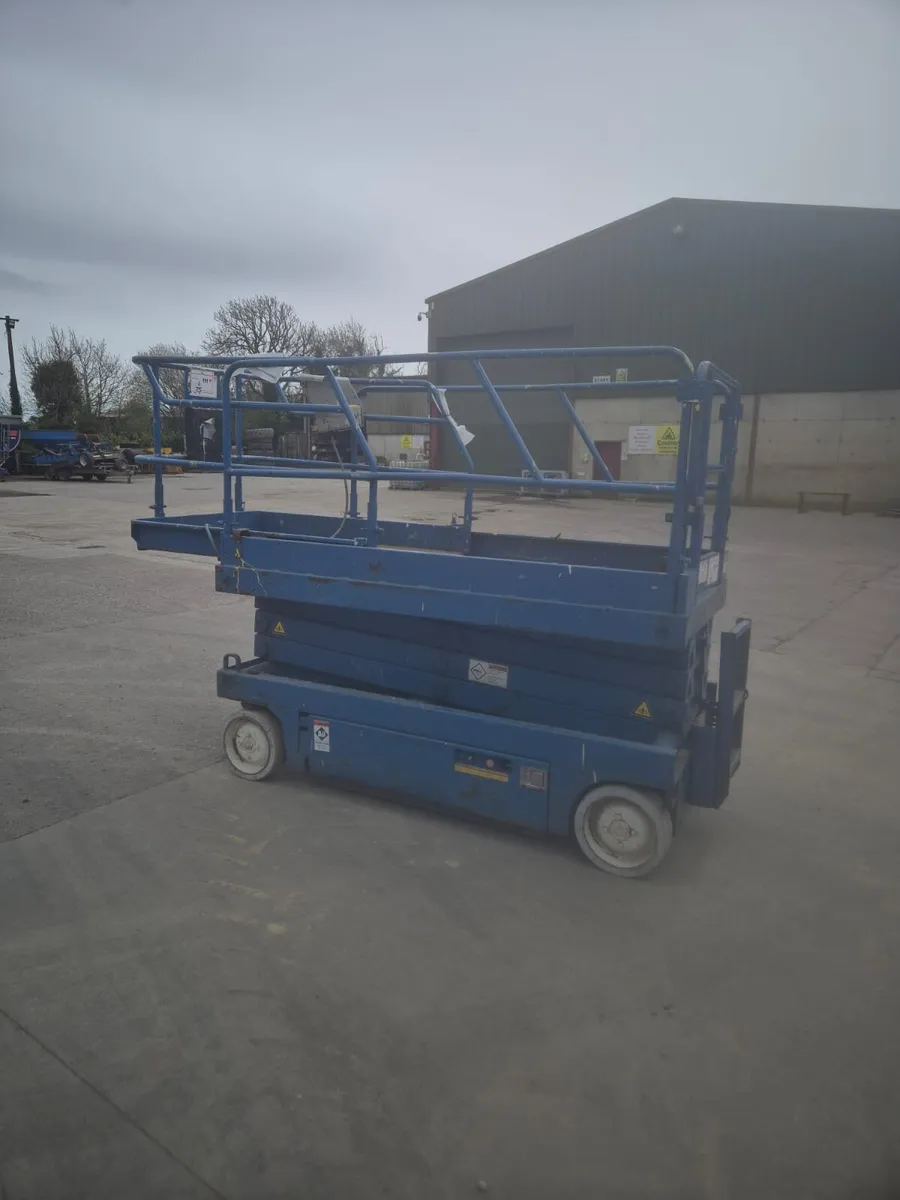 Portable toilet , scaffolding , scissor lift - Image 4