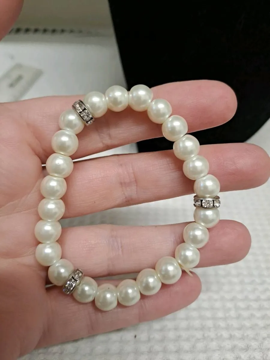 Pearl Style Stretch Bracelet with Sparkle Spacers - Image 1