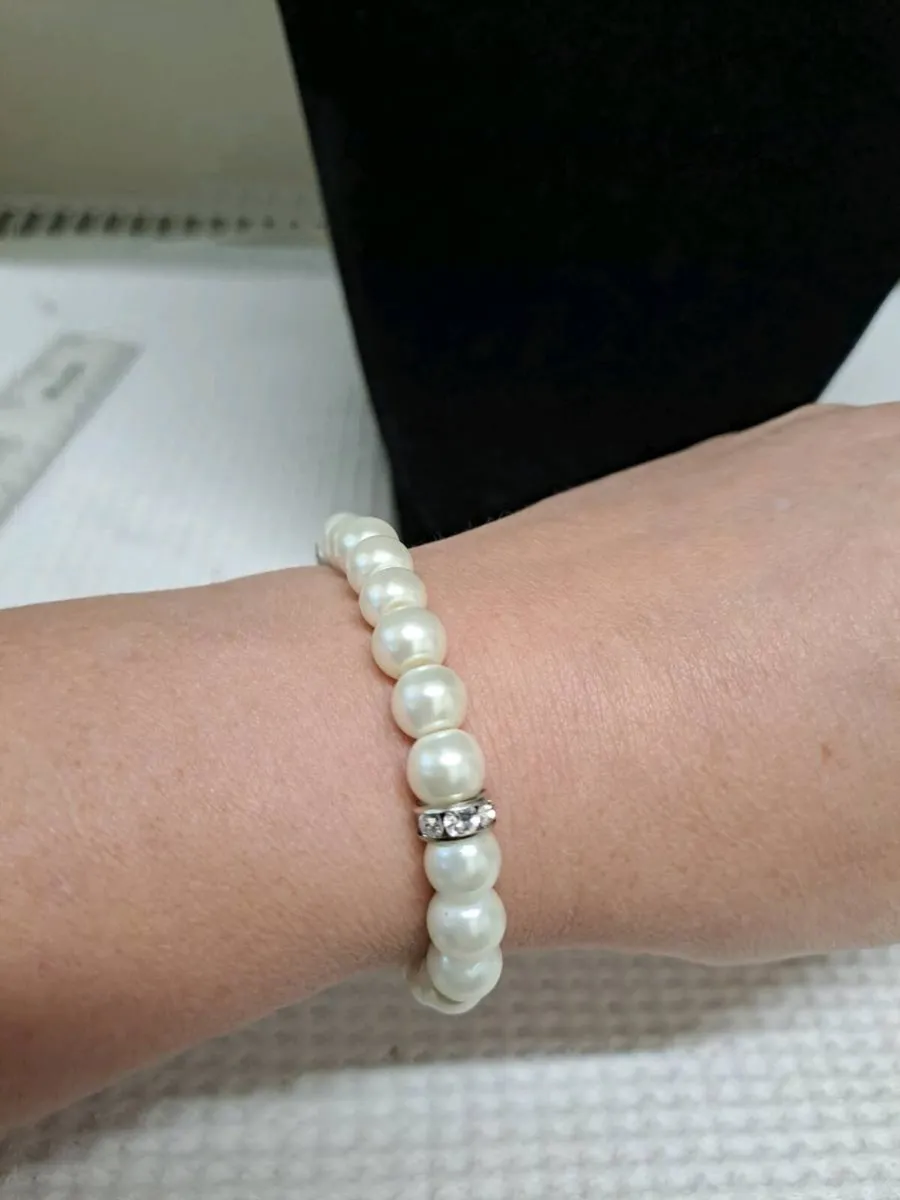 Pearl Style Stretch Bracelet with Sparkle Spacers - Image 2
