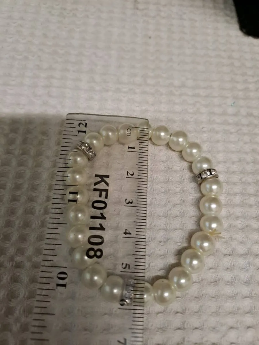Pearl Style Stretch Bracelet with Sparkle Spacers - Image 4