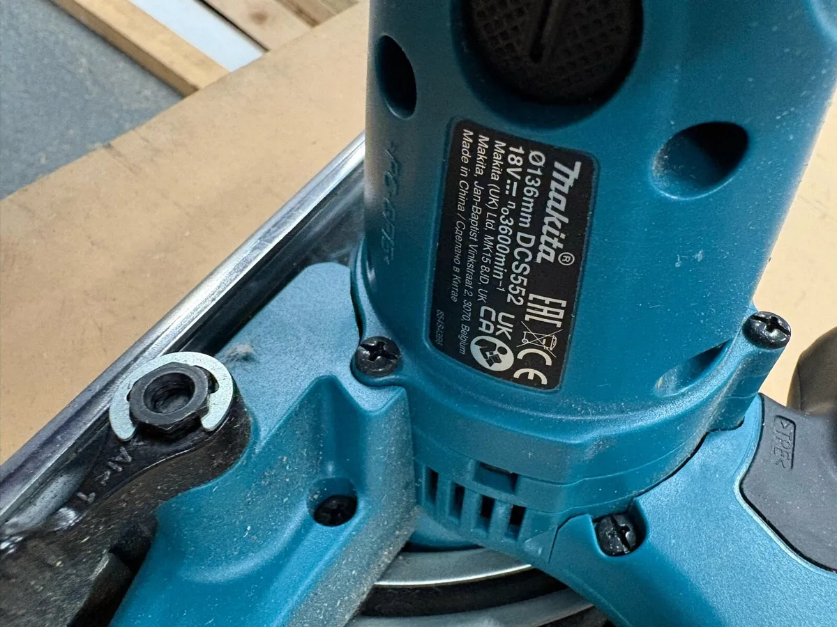 Makita dcs552z mint condition - Image 2
