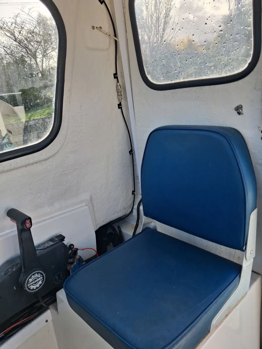 Fishing boat - Image 4