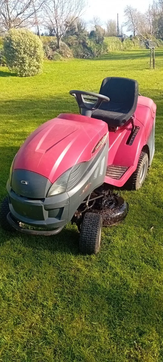 Ride on lawnmower - Image 1