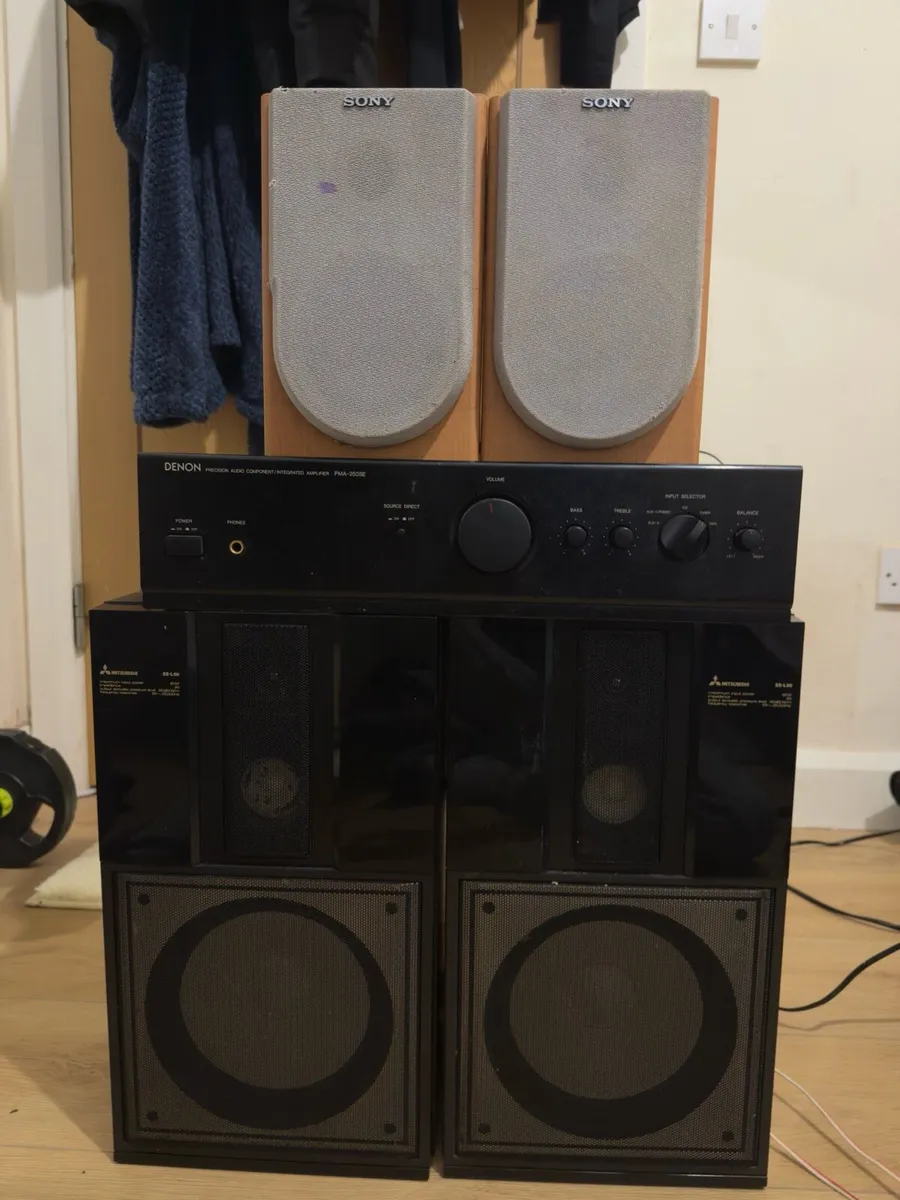 Amplifier With speakers - Image 1