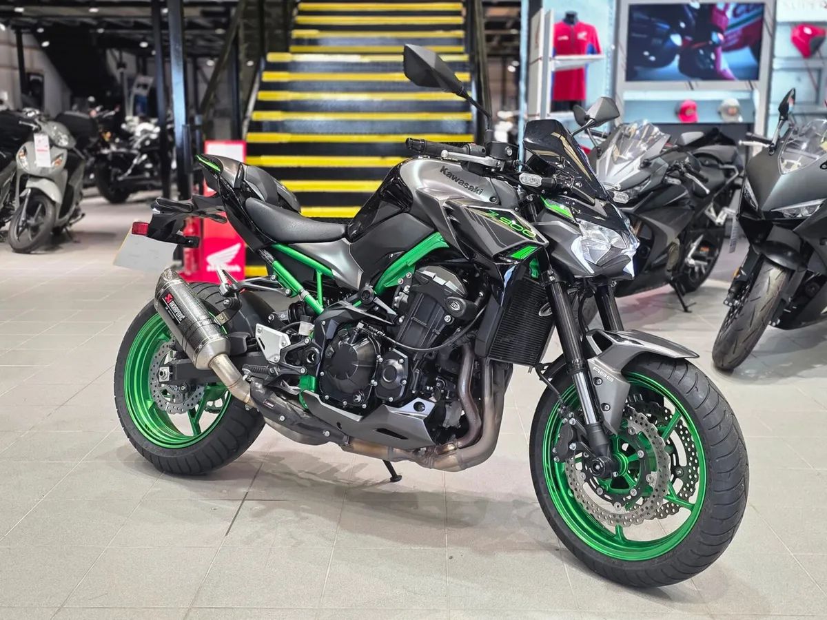 Kawasaki Z900 - Image 1