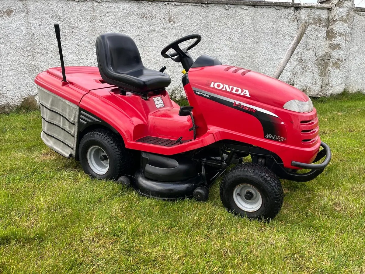 Honda 2417 hydrostatic ride on lawnmower - Image 1