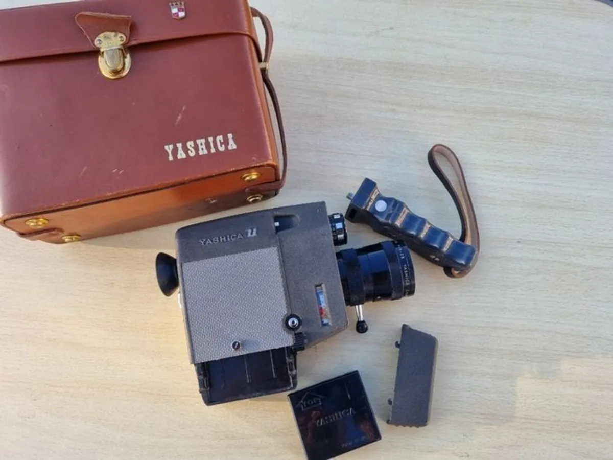 Vintage Yashica U-matic CaS Movie Camera - Image 3