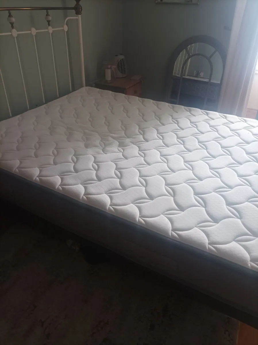 Bed and matress - Image 2