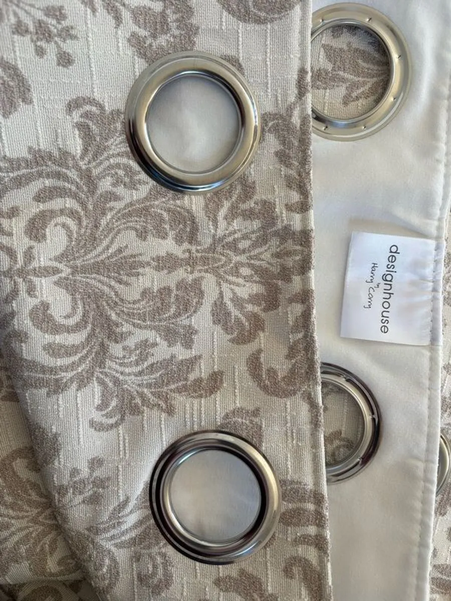 4 Sets of Curtains - Image 4