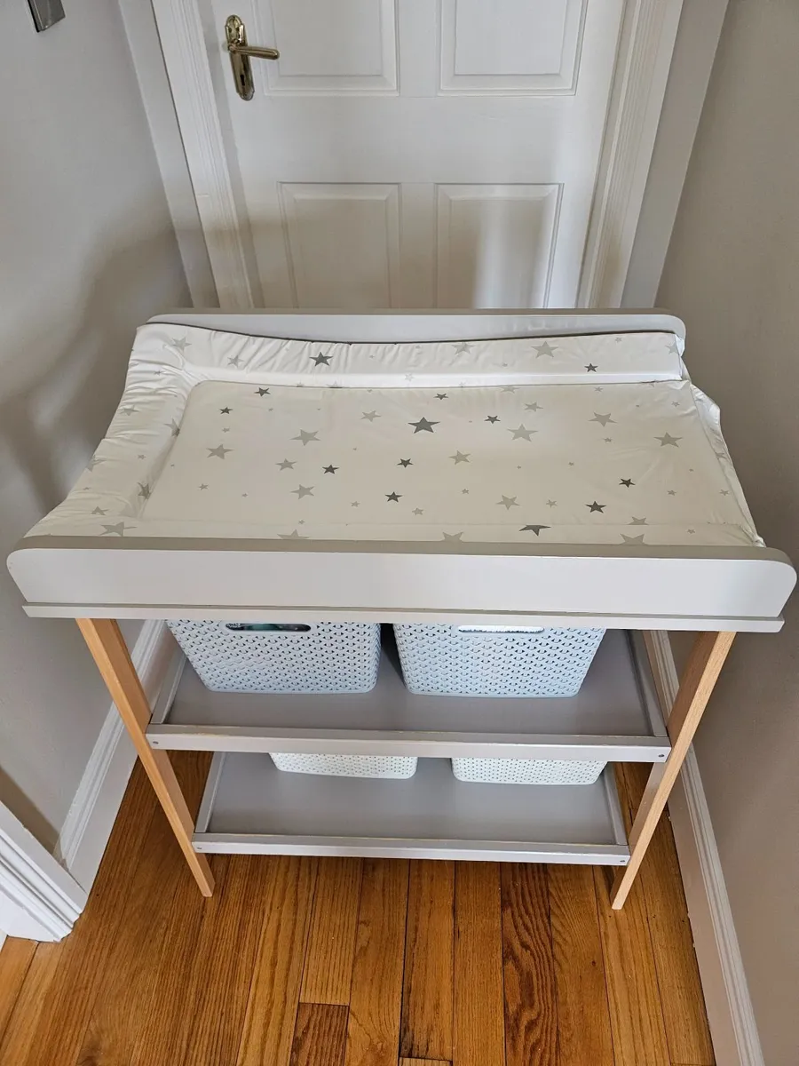 Changing table - Image 1