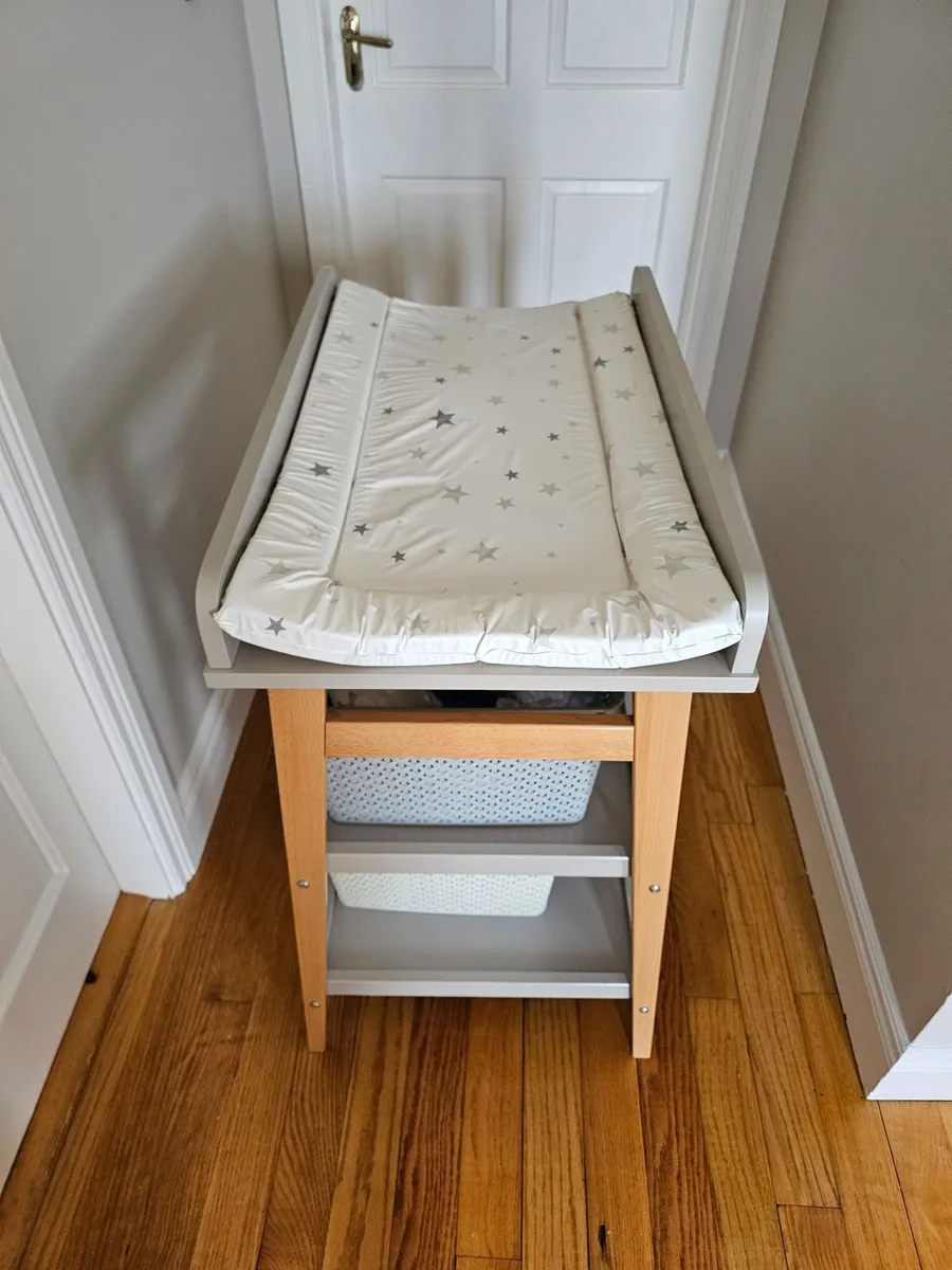 Changing table - Image 4