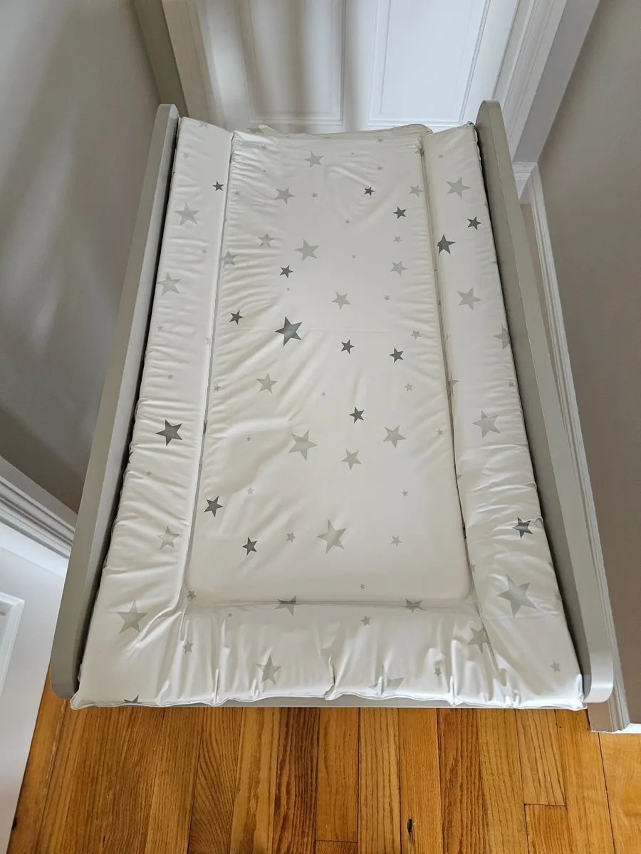 Changing table - Image 3