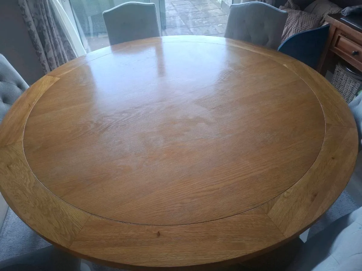 Table and chairs - Image 3