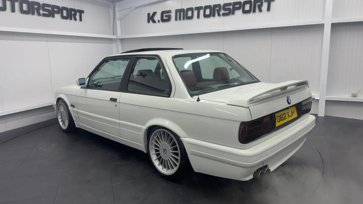 1989 BMW 325i - Image 4