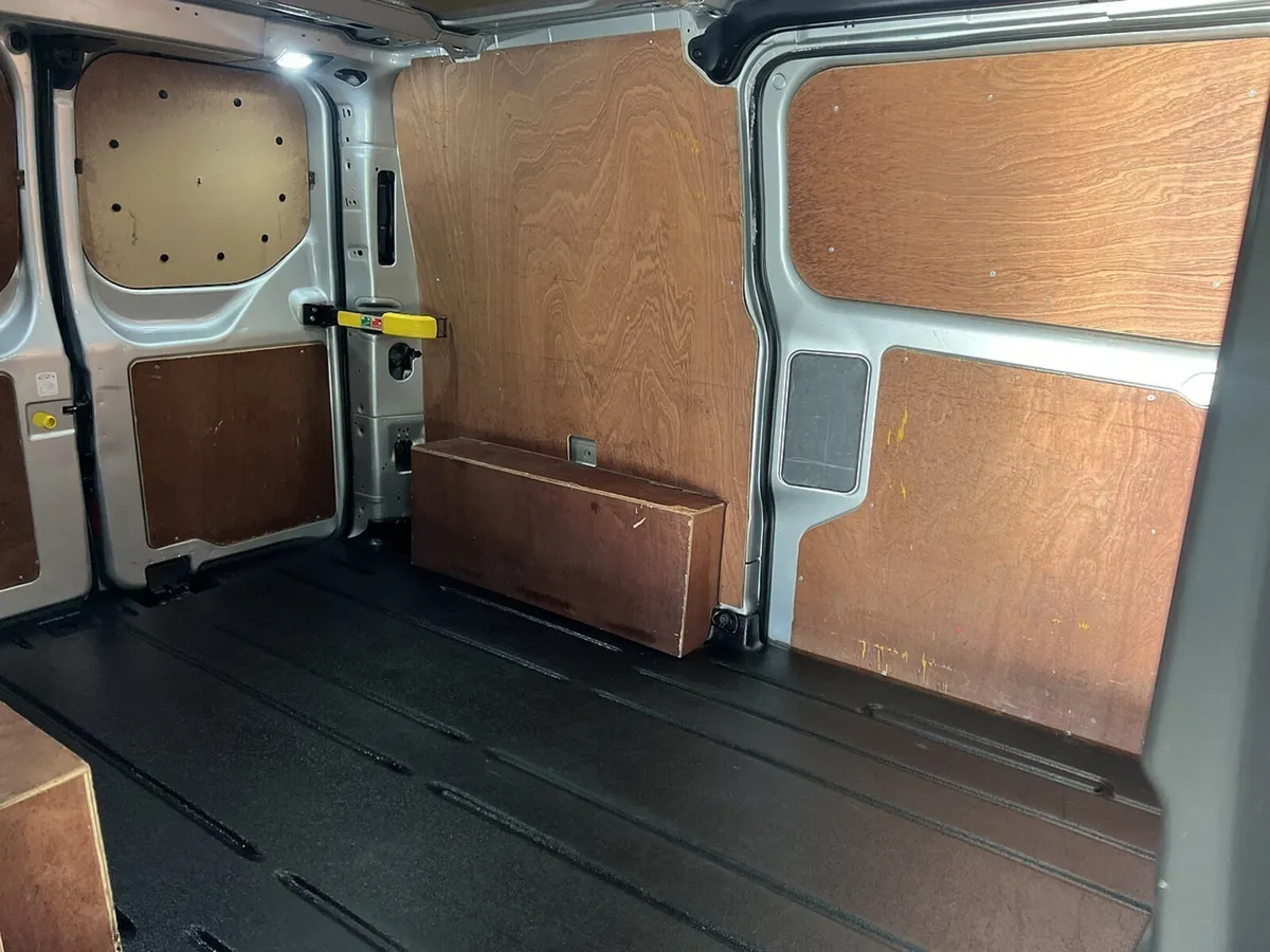 2022 Ford Transit Custom Panel Van - Image 4