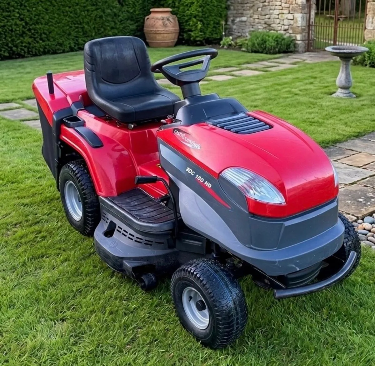 Mint Condition Castlegarden mower - Image 2