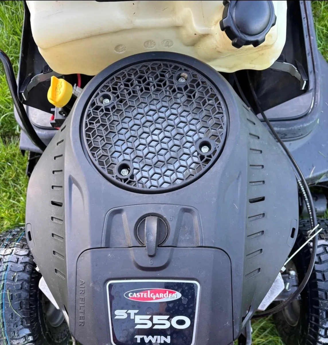 Mint Condition Castlegarden mower - Image 3