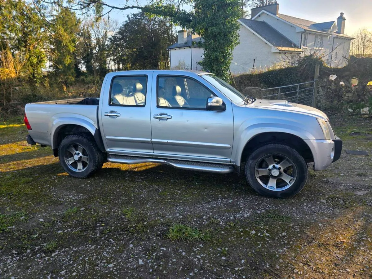 2010 Isuzu D-max - Image 2