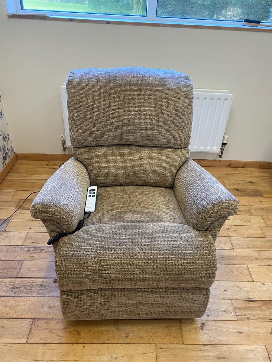 Sherborne Electric Dual Motor Rise & Recline Chair - Image 1