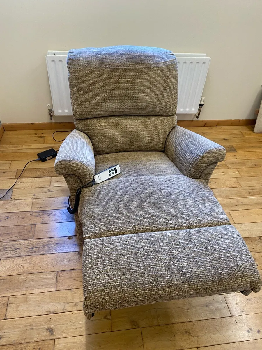 Sherborne Electric Dual Motor Rise & Recline Chair - Image 3